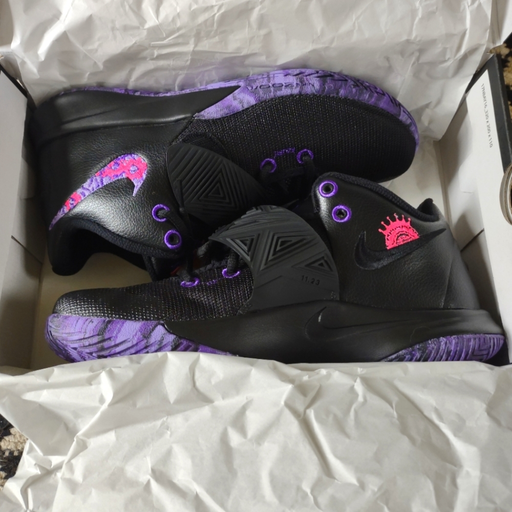 Nike Pink/Purple Black Kyrie Flytrap III EP, Size 8 Men's